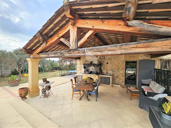 LANÇON-PROVENCE - Maison de caractère d'env. 260 m2 sur un terrain de1320m² - Piscine - Dépendances - garages