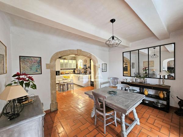 LANÇON-PROVENCE - Maison de caractère d'env. 260 m2 sur un terrain de1320m² - Piscine - Dépendances - garages