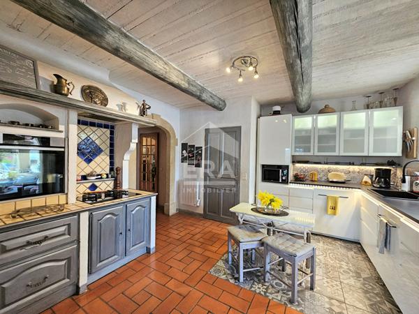 LANÇON-PROVENCE - Maison de caractère d'env. 260 m2 sur un terrain de1320m² - Piscine - Dépendances - garages