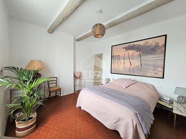 LANÇON-PROVENCE - Maison de caractère d'env. 260 m2 sur un terrain de1320m² - Piscine - Dépendances - garages