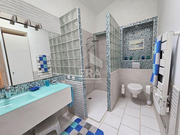 LANÇON-PROVENCE - Maison de caractère d'env. 260 m2 sur un terrain de1320m² - Piscine - Dépendances - garages