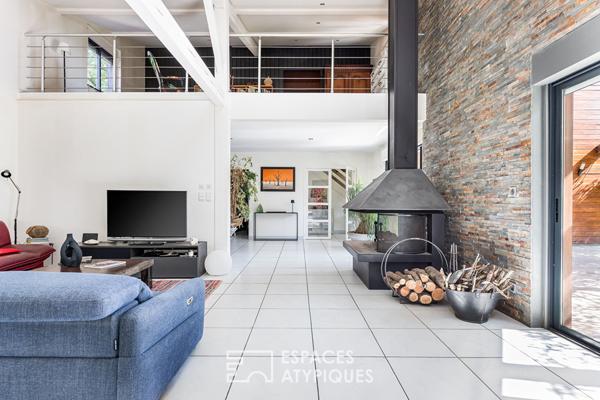 Villa contemporaine et son studio d’artiste au coeur de la nature boisée