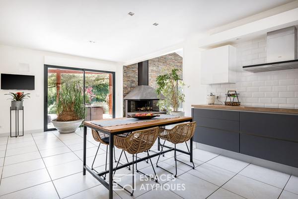 Villa contemporaine et son studio d’artiste au coeur de la nature boisée