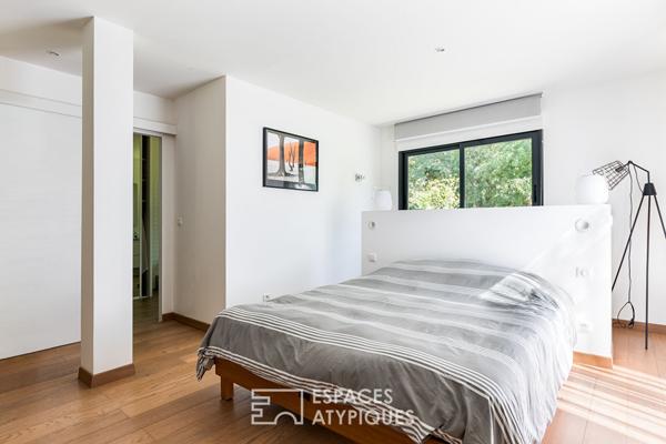 Villa contemporaine et son studio d’artiste au coeur de la nature boisée