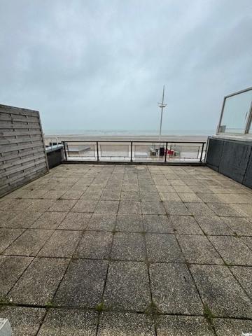 A LOUER APPT AVEC TERRASSE DIGUE DE MER MALO LES BAINS