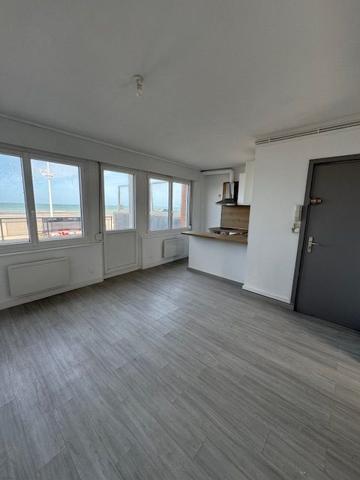 A LOUER APPT AVEC TERRASSE DIGUE DE MER MALO LES BAINS