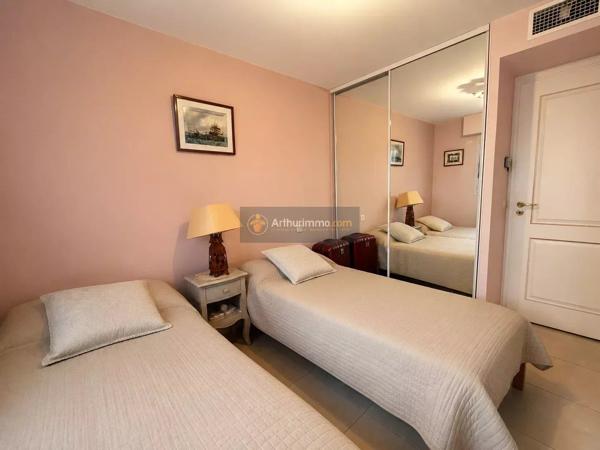 Vente                                                      Appartement
                        
                     3 pièces                      66 m2                     à Saint-Raphaël