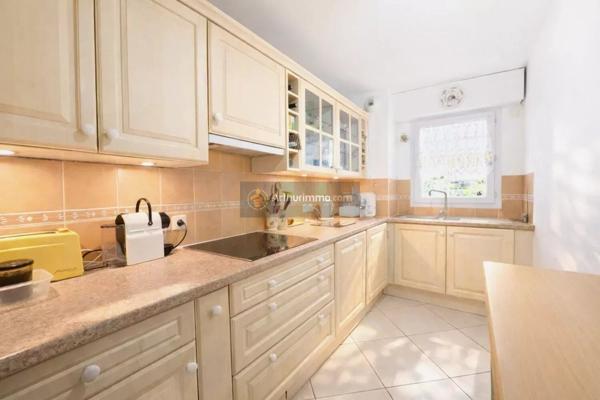 Vente                                                      Appartement
                        
                     3 pièces                      66 m2                     à Saint-Raphaël