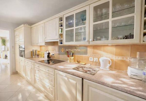 Vente                                                      Appartement
                        
                     3 pièces                      66 m2                     à Saint-Raphaël