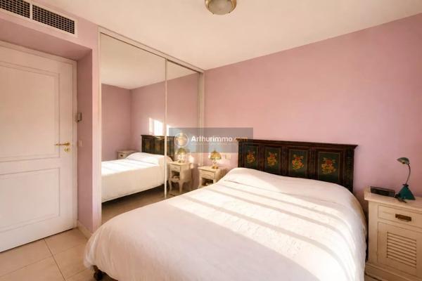 Vente                                                      Appartement
                        
                     3 pièces                      66 m2                     à Saint-Raphaël