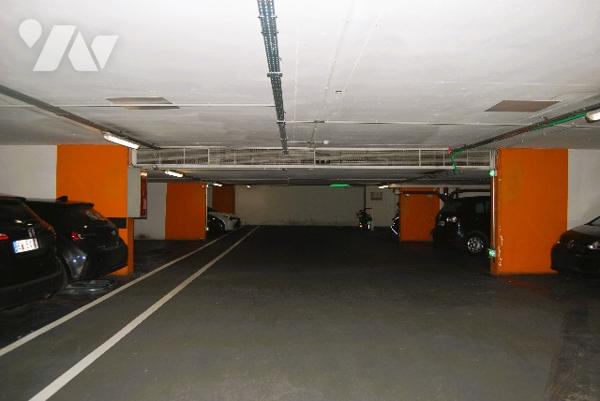 PARKING Saint-Cloud - Bureaux de la Colline - accès en RDC ou par ascenseur - 12,60m2