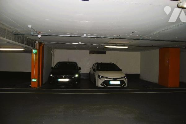 PARKING Saint-Cloud - Bureaux de la Colline - accès en RDC ou par ascenseur - 12,60m2