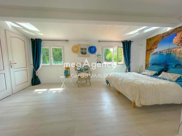 Maison à ROQUEBRUNE-SUR-ARGENS, 83520 - 6 pièces 204m²