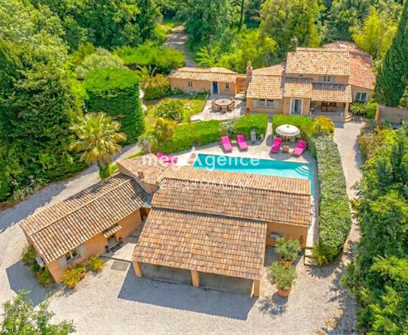 Maison à ROQUEBRUNE-SUR-ARGENS, 83520 - 6 pièces 204m²
