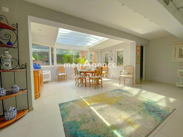Maison à ROQUEBRUNE-SUR-ARGENS, 83520 - 6 pièces 204m²