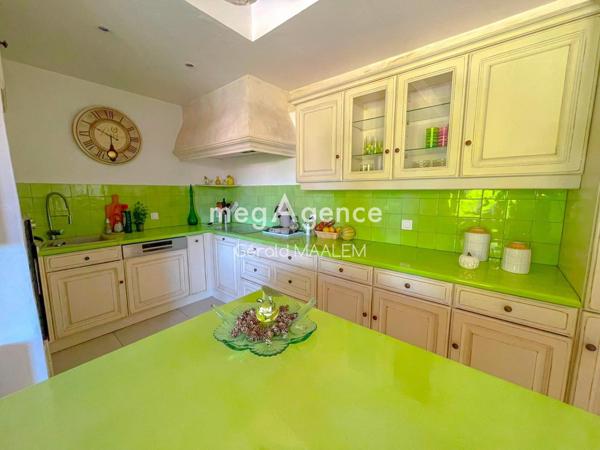 Maison à ROQUEBRUNE-SUR-ARGENS, 83520 - 6 pièces 204m²