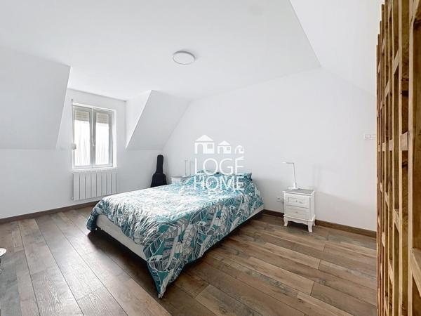 Coquette maison de village en semi plain pied offrant 2 chambres jardin garage
