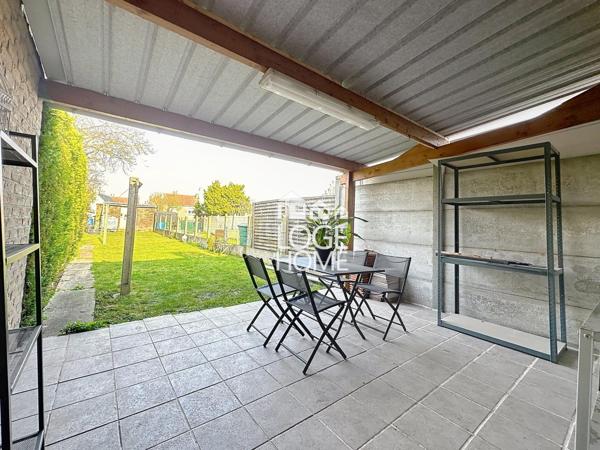 Coquette maison de village en semi plain pied offrant 2 chambres jardin garage