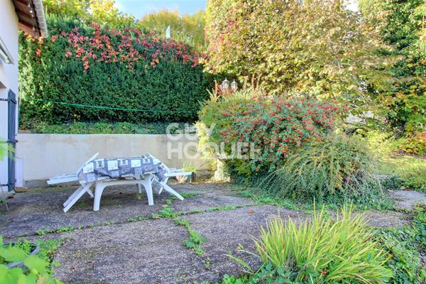 MAISON DE VILLE AVEC GARAGE TERRASSE ET JARDIN A MARBACHE