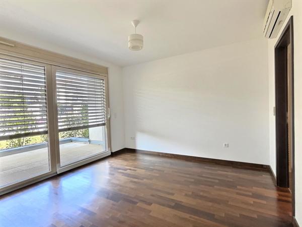 Divonne-les-Bains (01220) Appartement deux chambres proche centre - Grande terrasse