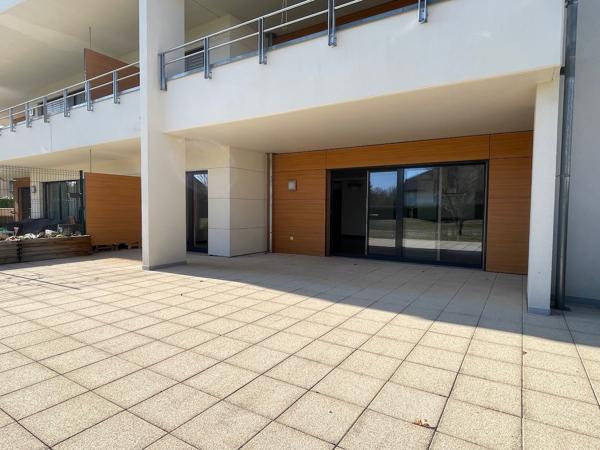 Divonne-les-Bains (01220) Appartement deux chambres proche centre - Grande terrasse