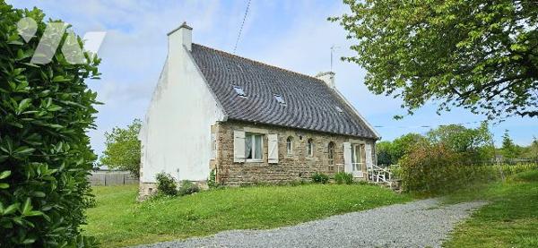 Maison traditionnelle côté campagne, entre bourg et plages