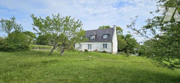Maison traditionnelle côté campagne, entre bourg et plages