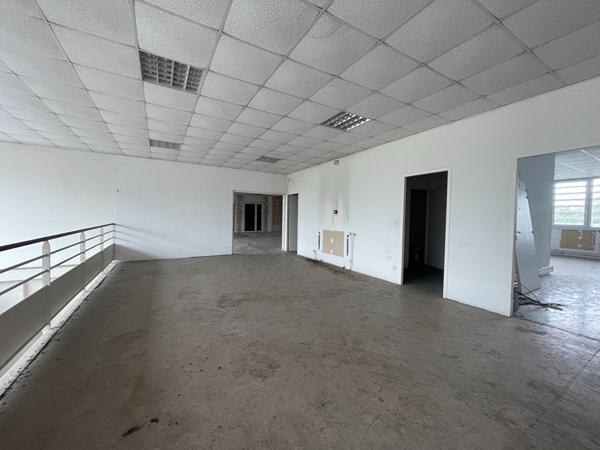BAiment  à vendre à BASSENS(33)