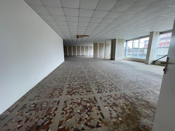 BAiment  à vendre à BASSENS(33)