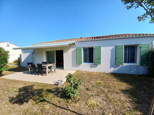 Maison récente avec garage et jardin clos dans une résidence intimiste