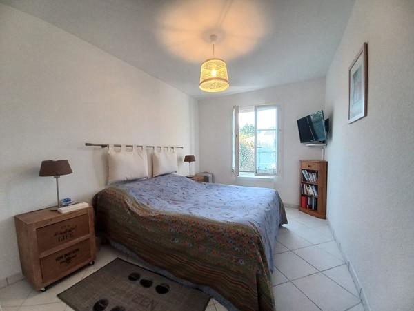 Maison récente avec garage et jardin clos dans une résidence intimiste