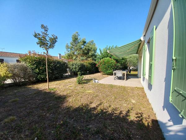 Maison récente avec garage et jardin clos dans une résidence intimiste