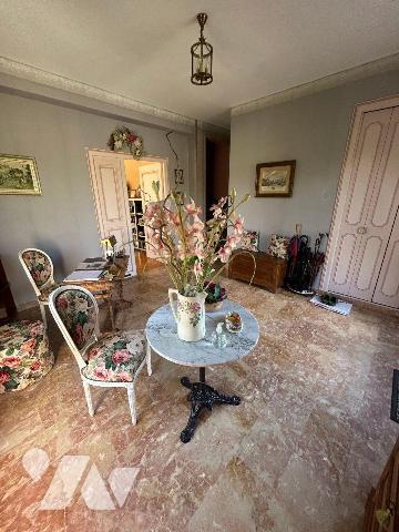 Une maison d'habitation élevée sur sous-sol total comprenant: 
Au rez-de-chaussée: vestibule, ...