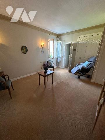 Une maison d'habitation élevée sur sous-sol total comprenant: 
Au rez-de-chaussée: vestibule, ...