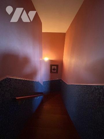 Une maison d'habitation élevée sur sous-sol total comprenant: 
Au rez-de-chaussée: vestibule, ...