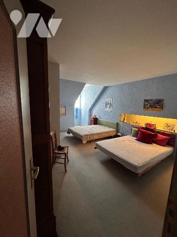 Une maison d'habitation élevée sur sous-sol total comprenant: 
Au rez-de-chaussée: vestibule, ...