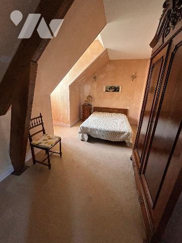 Une maison d'habitation élevée sur sous-sol total comprenant: 
Au rez-de-chaussée: vestibule, ...