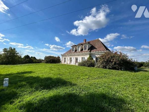 Une maison d'habitation élevée sur sous-sol total comprenant: 
Au rez-de-chaussée: vestibule, ...