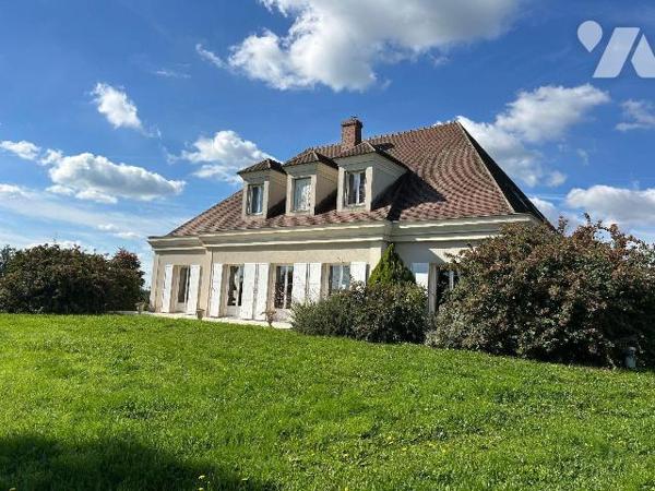 Une maison d'habitation élevée sur sous-sol total comprenant: 
Au rez-de-chaussée: vestibule, ...