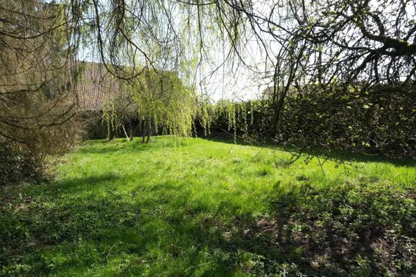 terrain à bâtir, 1100 m², dépendance cadastrée de 200m².