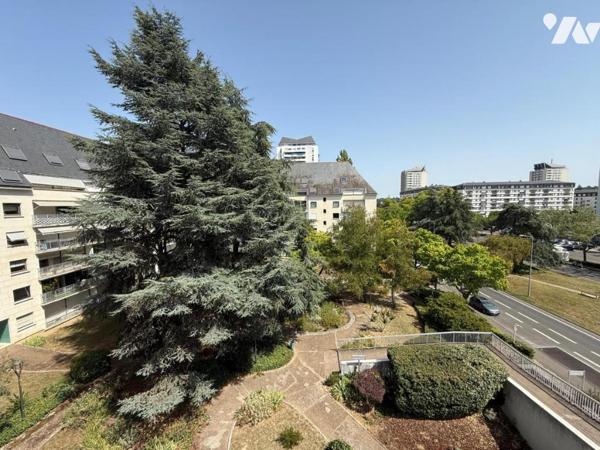 T3 de 68m² au troisième étage via l'ascenseur, balcon et parking (fenêtres neuves)
