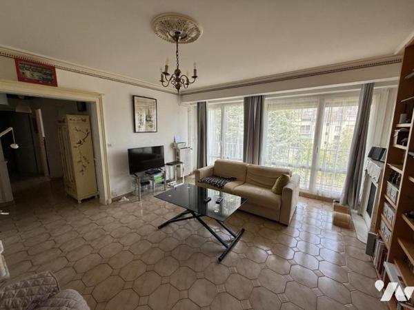 T3 de 68m² au troisième étage via l'ascenseur, balcon et parking (fenêtres neuves)