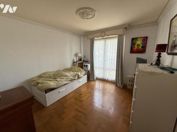 T3 de 68m² au troisième étage via l'ascenseur, balcon et parking (fenêtres neuves)