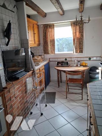 T3 de 68m² au troisième étage via l'ascenseur, balcon et parking (fenêtres neuves)