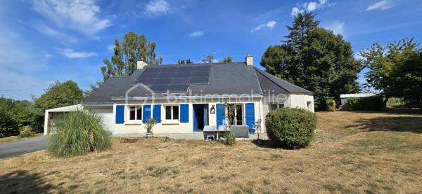 "VISITE VIRTUELLE DISPONIBLE SUR DEMANDE"
🏡 PLAIN-PIED – 3 CHAMBRES – GRANDE VÉRANDA – TERRAIN DE PRÈS DE 3 700 M²

À seulement 9 min de Josselin, 5 min du Roc-Saint-André, 15 min de Ploërmel et 30 min de Vannes, découvrez cette maison de plain-pied offrant un cadre agréable et un vaste terrain de près de 3 700 m² avec puits.

Dès l’entrée, vous découvrirez un séjour/salon de 23 m² avec cheminée, idéal pour profiter de belles soirées au coin du feu, ainsi qu’une cuisine aménagée et équipée de 9 m² attenante.

Véritable atout de la maison, la grande véranda de 27 m² prolonge agréablement l’espace de vie et permet de profiter du jardin en toute saison.

Côté nuit, la maison dispose de 3 chambres, d’une salle d’eau avec douche à l’italienne et d’un WC indépendant.

Pour compléter l’ensemble, vous bénéficierez d’un garage avec grenier, d’un carport ainsi que d’un abri de jardin, offrant de nombreux espaces de stationnement et de rangement.

À l’extérieur, le terrain de près de 3 700 m², agrémenté d’un puits, offre un bel espace pour profiter pleinement des beaux jours, créer un potager ou accueillir différents projets selon vos envies. Vous disposez aussi d'un verger..

LES ATOUTS :
✓ Maison entièrement de plain-pied
✓ 3 chambres
✓ Cheminée
✓ Véranda de 27 m²
✓ Garage avec grenier
✓ Carport et abri de jardin
✓ Terrain de près de 4 500 m²
✓ Puits
✓ Situation pratique entre Josselin et Ploërmel

Une maison fonctionnelle offrant de beaux espaces intérieurs et extérieurs, à découvrir rapidement !

A prévoir, rafraichissement total et mise aux normes de l'assainissement

Contactez-moi pour plus d’informations et organiser une visite.
