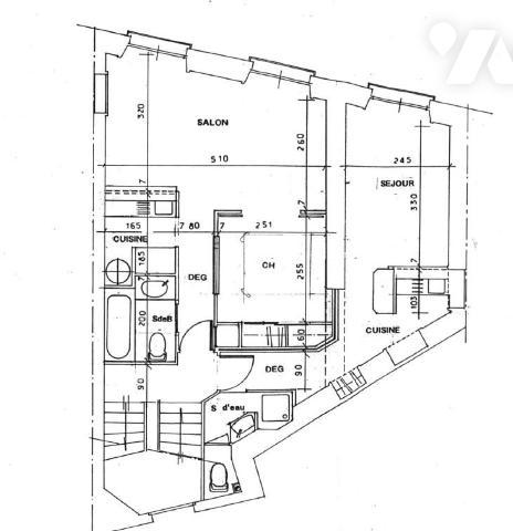 NANTES - FEYDEAU Dans un ensemble immobilier bien entretenu. 5 appartements loués