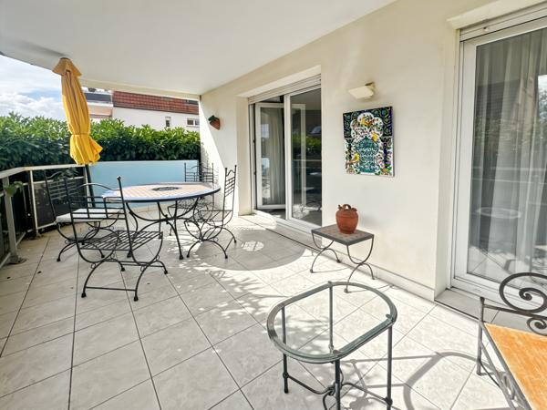 APPARTEMENT 3 AVEC GRANDE TERRASSE