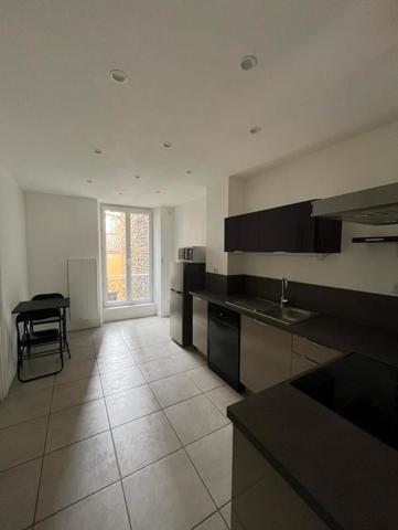 12 RUE CHEVRERIE - BEL F2 MEUBLE AU 1ER ETAGE