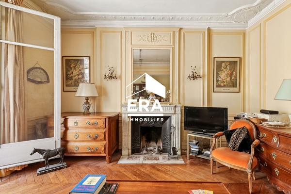 Appartement familial de 109 m² avec balcon et 3 chambres, immeuble en pierre de taille, Paris XVIIe