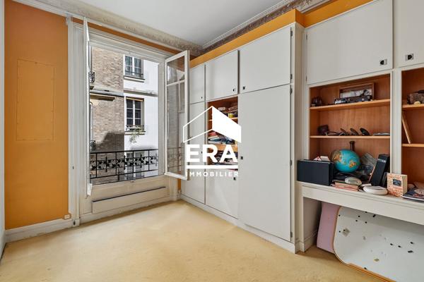 Appartement familial de 109 m² avec balcon et 3 chambres, immeuble en pierre de taille, Paris XVIIe